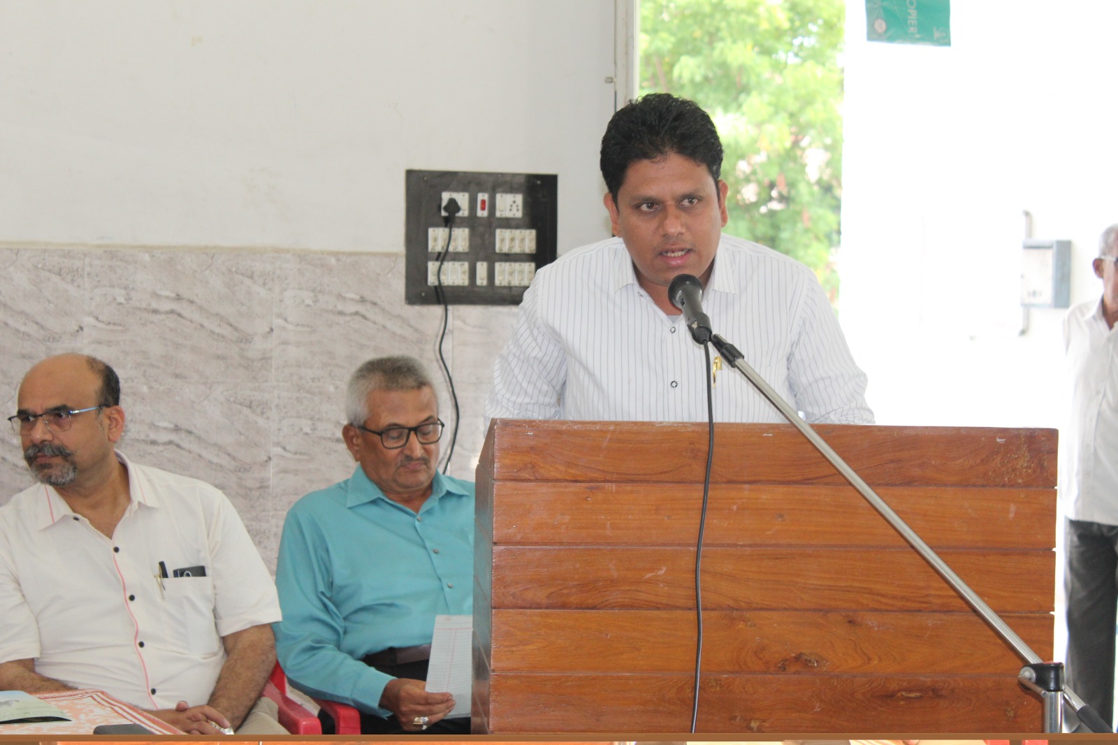 Meeting Image 24